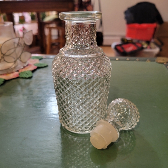 ✨️Free with Purchase✨️ Vintage Avon Glass Textured Bottle with Lid - Picture 2 of 3